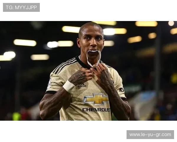 阿什利·扬：英格兰球员的多面手，持续闪耀赛场